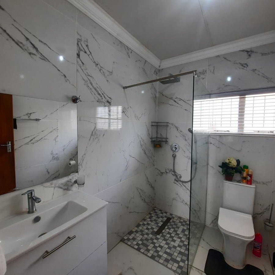 2 Bedroom Property for Sale in Langenhovenpark Free State